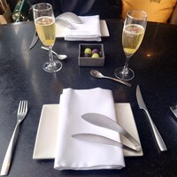 DINING & BAR TABLE 9 TOKYO - 