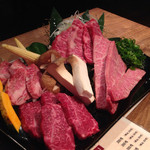 Sumibi Yakiniku Niku Nabeya Koube Biidoro - 肉盛