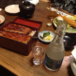 甲子屋 - 冷酒を飲みながら