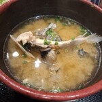ろばた仁 - 関サバのお造りのアラを味噌汁にしてもらいました