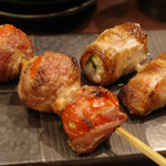 勝手串 花火 - フルーツトマト巻き(275円)、博多青ネギ巻き(308円)
