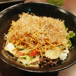 勝手串 花火 - 下町のツナ明太もんじゃサラダ 明太ドレッシング(858円)のハーフサイズ