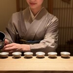 銀座 有涯 - 女将さんが入れるお茶からはじまります