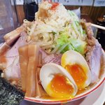 重厚煮干中華そば 大ふく屋 - メガ豚野郎ラーメン大盛り：ヤサイ、ニンニク②