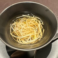イル アオヤマ - 牛コンソメ　クエと松茸