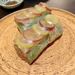 An Di - 鰹、牛蒡、エゴマを生春巻きで巻いた一品