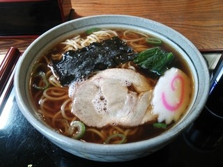 中村庵 - チャーシュー・なると・ほうれん草・海苔（メンマなしは珍しい）