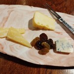 キュイジーヌ・ド・オオサカ・リョウ - デザートの代わりにチーズ