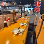 牡蠣ノ上にも三年 - 内観　カウンター