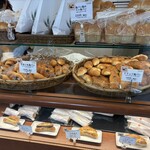 塩パン屋 パン・メゾン - 店内　やきいも塩パン　トリュフ塩パン