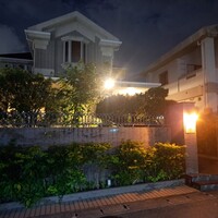 島キュイジーヌ あーすん - 閑静な住宅街にある豪邸を改装した佇まいだ。