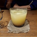 島キュイジーヌ あーすん - 妻の「やんばる産カープチーレモネード(やんばる産カープチーと自家製黒糖シロップ)」