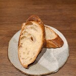 島キュイジーヌ あーすん - バケットが　このタイミングで提供された。