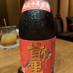 島キュイジーヌ あーすん - 泡盛の古酒をカラキ茶で割った、シナモンのフレーバーを感じるカクテルとも呼べる物。