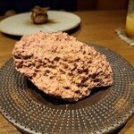 島キュイジーヌ あーすん - 一度溶かし固めたアマゾンカカオの塊を…