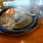 炭焼きハンバーグ 牛吉 - 全体。（下手)