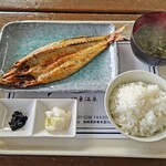 杉国商店 - かます(495円)と、ごはんセットの並(550円)。