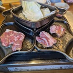焼肉 東山食堂 - 上は野菜を茹でます