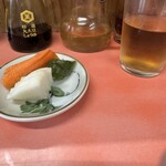 王ちゃん - お新香、冷たいお茶