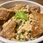 山小千葉商店 - 三角油あげの油麩丼風