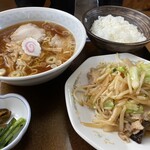 肉よし - ラーメン定食　¥980