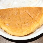 鉄焼酒房 蜂ヤ - 半分食べました。テイクアウトのホットケーキ
