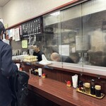 來來來 - 店内カウンター4席