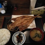 たんぱく大国 - 大アジ干物定食