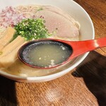琉 肉、酒、ときどき魚。 - 【羊ラーメン（塩）＝スープ】