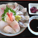 氷見 魚市場食堂 - 氷見浜丼定食・ちょっこし盛り(少なめ)