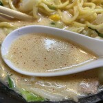 大恵鮨 - 濃厚塩タンメン（1辛）のスープアップ