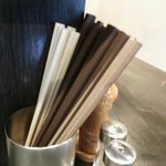 中華そば しながわ - 箸は割り箸と塗り箸があります。