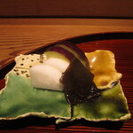 京味 もと井 - 香の物：茄子、昆布、山芋。