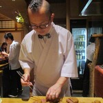 京味 もと井 - 可愛いモヒカンヘヤーにトレードマークの蝶ネクタイの大将。笑顔がステキですネ！