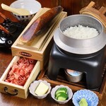 牛タンと海鮮 個室居酒屋 炭松 - 名物　削りたて鰹節と釜炊き銀シャリ　～おかか飯～