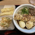 ウドンゴヤ - 肉ぶっかけプレミアム1000円、野菜かき揚げ130円、イカ天200円。ボリューム感満載の腹パンメニュー。