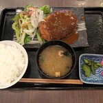 櫻 - 神戸牛入りメンチカツ：1,430円