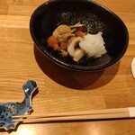 小料理 口箸 - なめ茸,原木しいたけと舞茸 鬼おろしを添えて