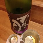 小料理 口箸 - 雨後の月　(お猪口と徳利にもお月様が)