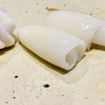 すしやのたい悟 - 新イカ（スミイカ）　脚と身。透明度の肯定。