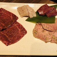焼肉うしごろ 新宿三丁目店 - お肉たち① 味付き