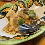 ピッツェリア トラットリア ダ オカピート - 沖縄アグー豚の軟骨ソーキとたっぷり玉葱のナポリジェノベーゼ