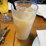 ピッツェリア トラットリア ダ オカピート - 白桃のジュース