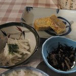 白い小屋 - やまいも、玉子焼き、ひじき煮