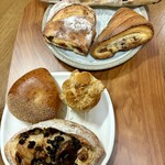 金絲雀 - カシスマロンのバゲット　栗のリュスティック　パンスイス(チョコマロン)    和栗あんぱん　マロンパイ　焼きチョコマロンノワゼット