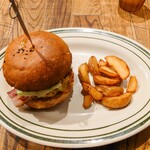 マンチズ バーガー シャック - 自家製ベーコンチーズバーガー