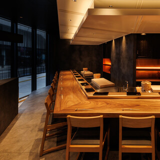 職人技を間近で感じられる、特別な空間での極上のひとときを。