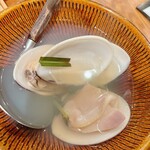 タチアタル - はまぐりとレモングラスの酒蒸し