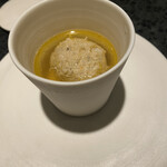 イチリン ハナレ - 獅子頭:蟹の身と蟹味噌が入った団子のスープ