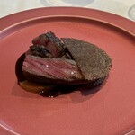 アルカナ 東京 - 若狭牛のグリエと豚肉〜そばの薄いクッキー